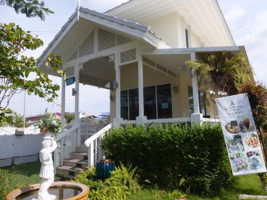 Rattanaphram Cafe & Restaurants